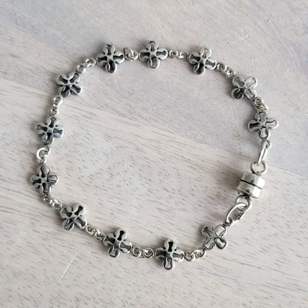 Vintage Sixty Six Mini Floral Magnetic Bracelet